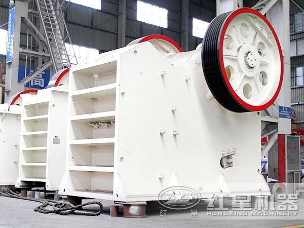 粉碎花崗巖選用750顎破機(jī)，效果不錯(cuò)，性價(jià)比更高