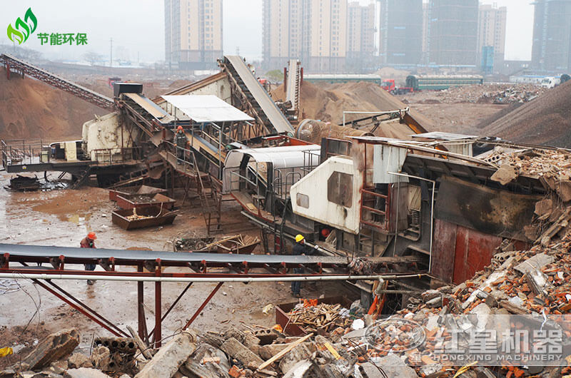 移動(dòng)破碎機(jī)處理建筑垃圾，湖南客戶現(xiàn)場(chǎng)