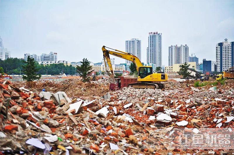 建筑廢料磚渣破碎機(jī)多少錢一套？用移動(dòng)破碎機(jī)效果好嗎？
