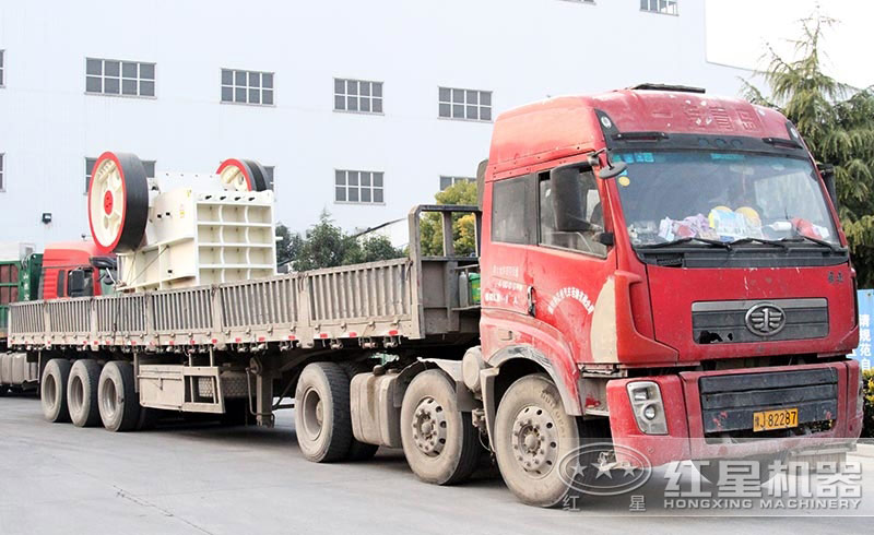 人工破碎混凝土用什么機器？選擇顎破機，大產(chǎn)量，運行可靠